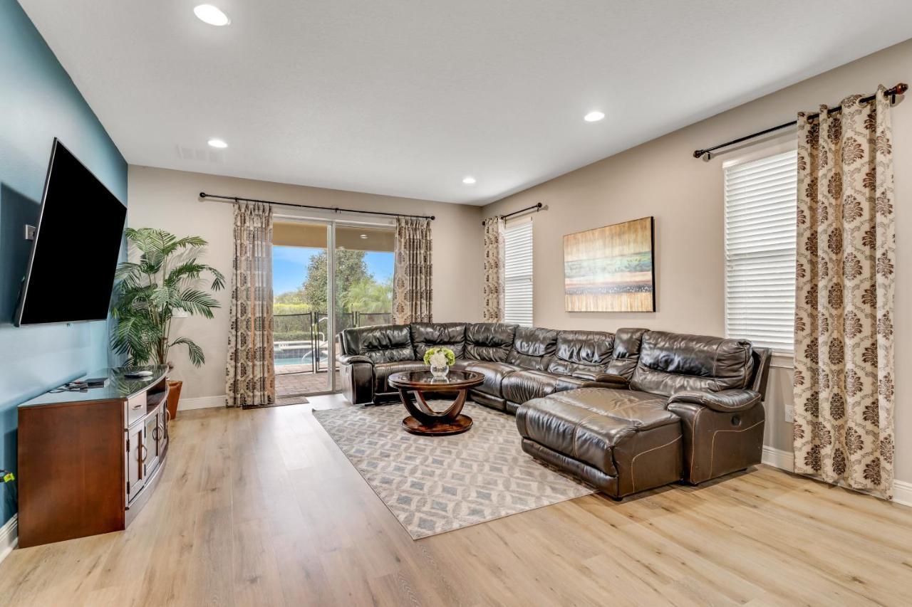 Hébergement de vacances Huge 10 Bdr Family House With Arcades And Free Pool Heat Near Orlando