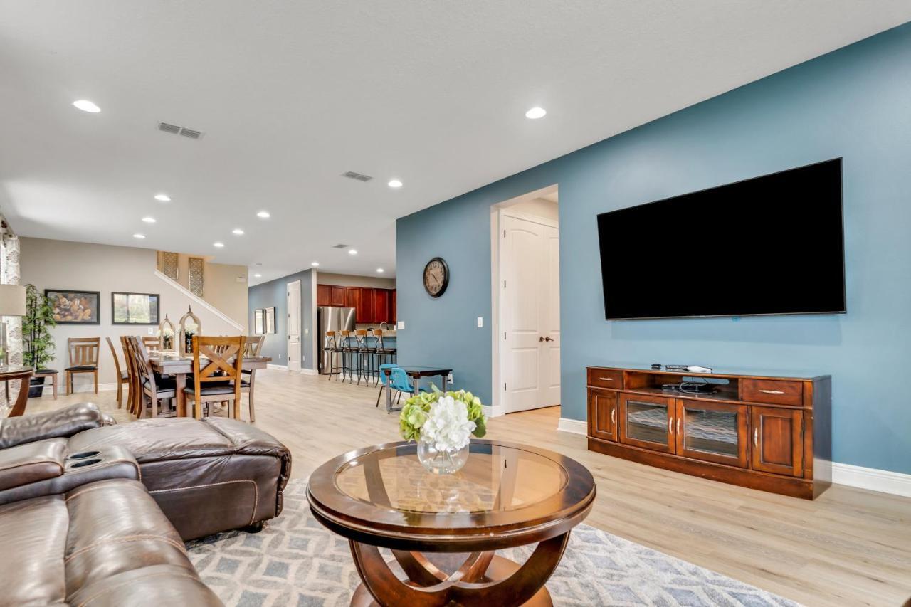 Hébergement de vacances Huge 10 Bdr Family House With Arcades And Free Pool Heat Near Orlando