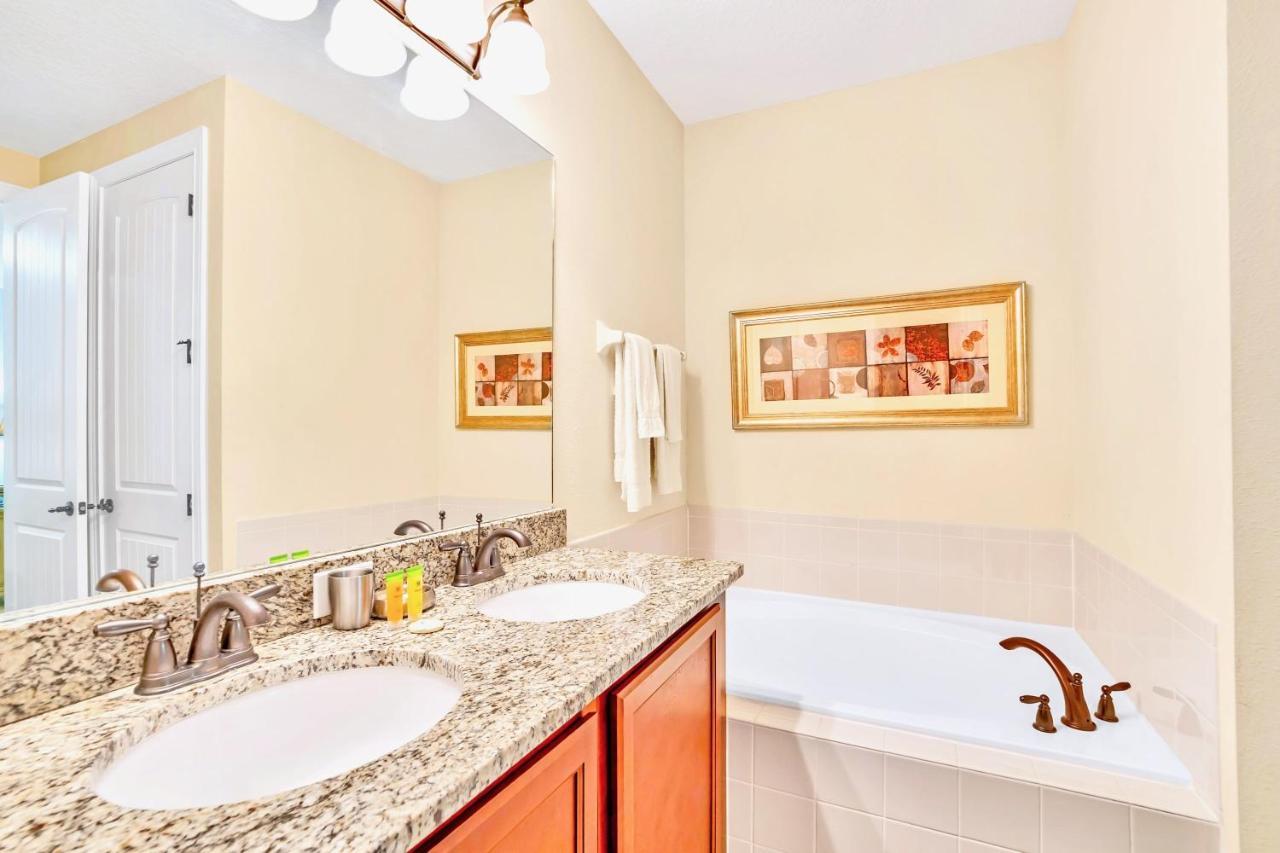 Hébergement de vacances Huge 10 Bdr Family House With Arcades And Free Pool Heat Near *